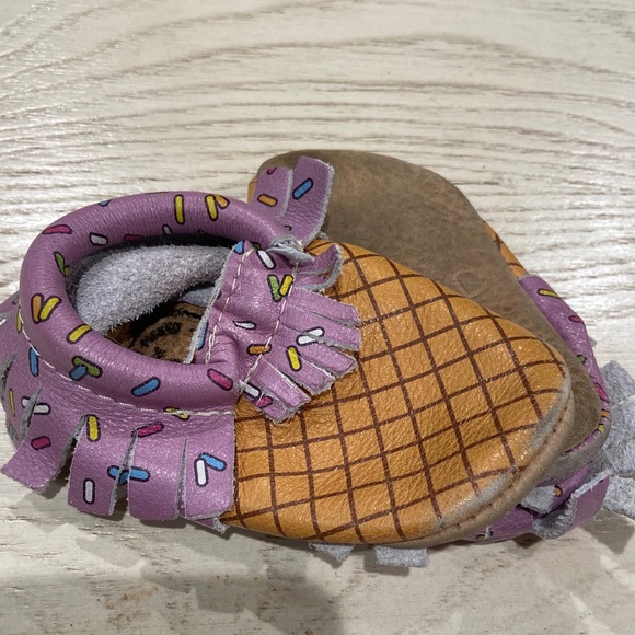 FRESHLY PICKED SPRINKLES SHOES SIZE 3 BROWN PURPLE - Picture 5 of 5